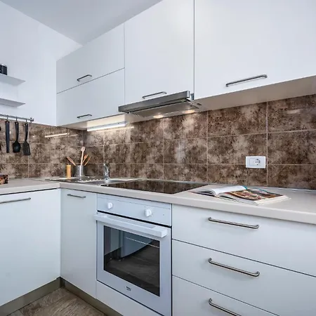 Amazing In With Kitchen Holiday home